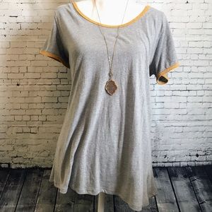 LuLaRoe Classic T in Small